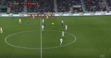 詹姆斯生涯总得分突破4.5万，历史第一人